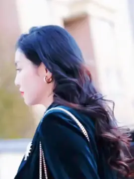 후속편을 보고 싶으시면 댓글에 '2'를 남겨주세요!#film #드라마 #영화 #영화추천 #movie #kpop #아이돌 #게임 #애니메이션 #cosplay #공부 #학생 #유머 #도전 #tiktoktrend #한국 #한국마사지 #여신 #여신강림