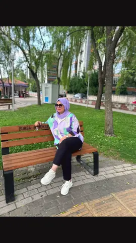 Ehline Düşmeyen Sevda Ne Acı, Altın Gibi Kalbi Ne Bilsin Hurdacı.