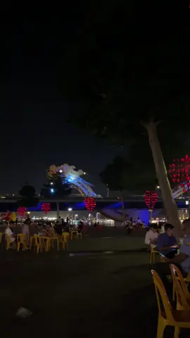 Mong rằng sẽ có 1 lúc nào đó những nơi ta đi qua không phải vẫn 1 mình như này. cảnh đẹp nhưng cô đơn