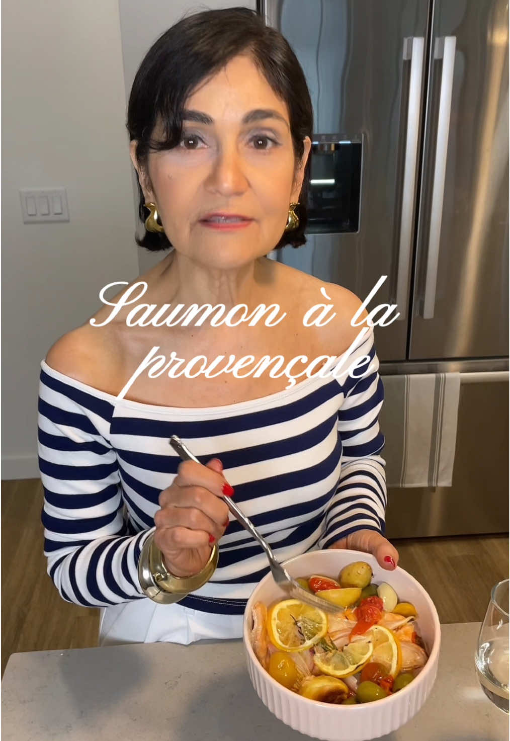I get asked all the time what I eat in a day… well, here you go. Saumon à la provençale. I eat this about 75% of the time. It’s simple, healthy, and very French. I could eat it every day. And honestly…I do. 🧄🍅🫒🍣🍷🇫🇷 Et voilà!  Tip: keep on broil for a bit if you like the potatoes a little crispy. Salmon belly: Just ask your local fish store for this cut it comes in long strips that they can cut in two pieces for you.  #fyp #frenchvibes #frenchfood #provençal #provencal #salmon #healthyrecipe 