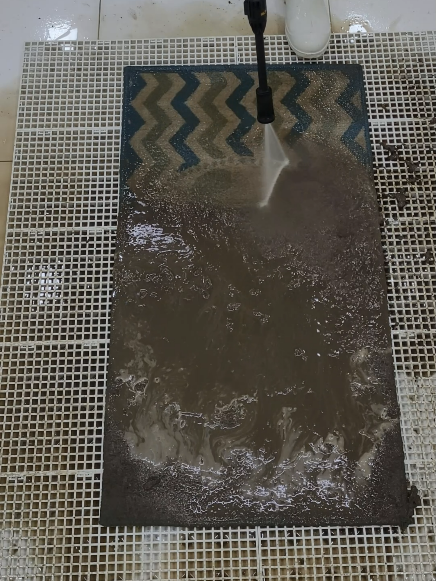 Saving a Rug Doomed for the Dump — So Satisfying! #CleanTok #RugCleaning #ASMRCleaning #asmrsound #cleaning #asmr