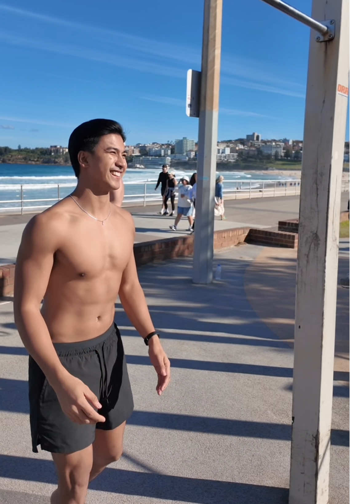 what bondiful day it is ☀️👟🏖️🌊🩳🥗🧥❄️ #beach #bondi #foryou #workout #outdoor #Running #reels #trend #sydney