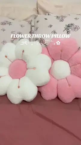 cutie 🌸🌸🌸 #flowerthrowpillow #flowerpillow #pillow #cutepillow #fyp 