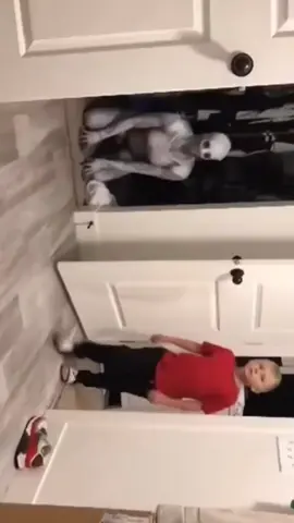 😂😂😂  #scarecam #scarepeople #scareprank #prank #funny #funnyprank #jumpscare #scaring #jumpy #viral #haha #trending #fyp 