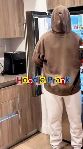 Hoodie prank 😆😆#scare #scared #scareprank #prank #trending #viral #fun #funny #jumpscared #fyp #foryoupage #family #challenge #couple 
