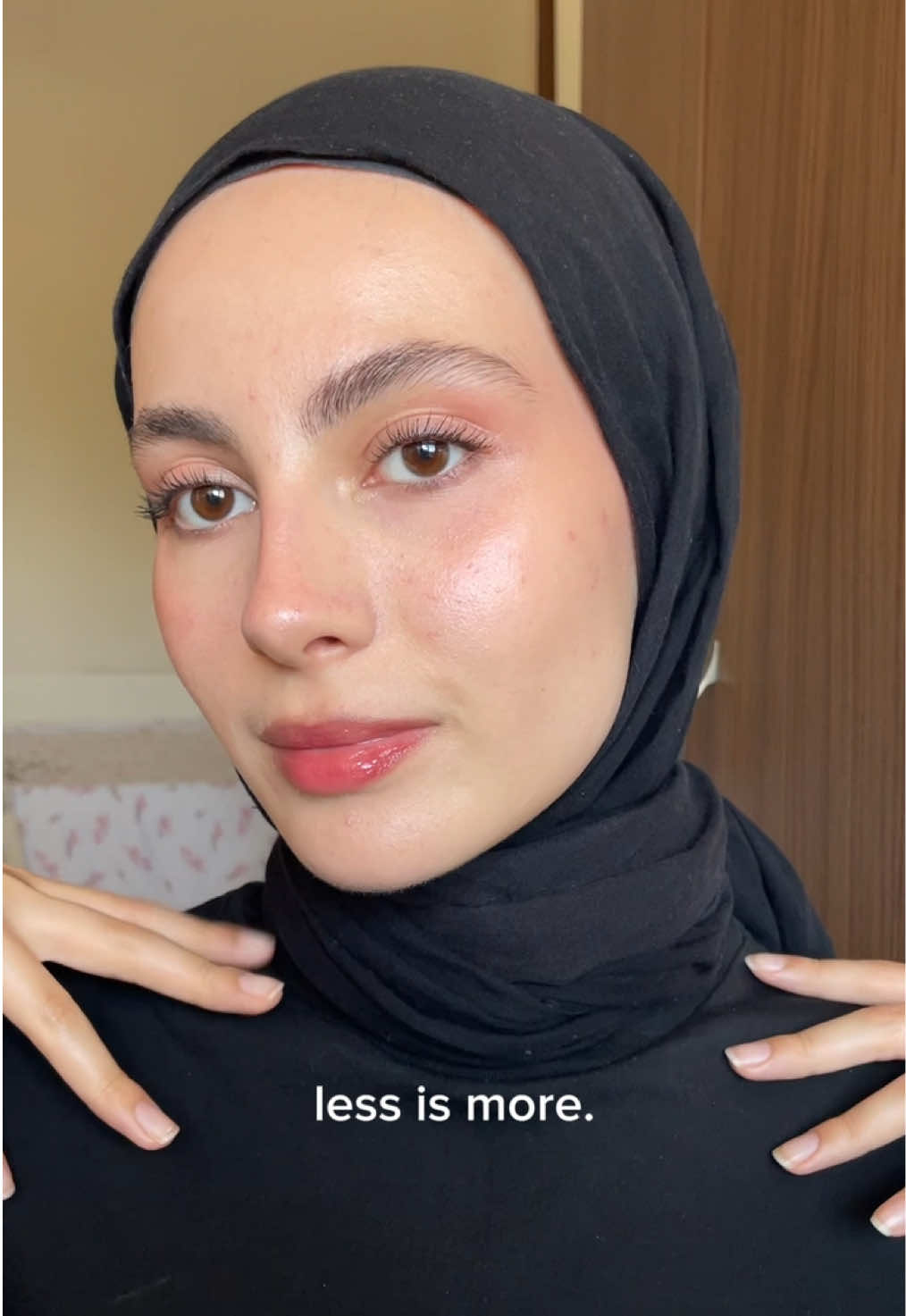 less is more.  #lessismore #makeup #pintesert #minimalist 