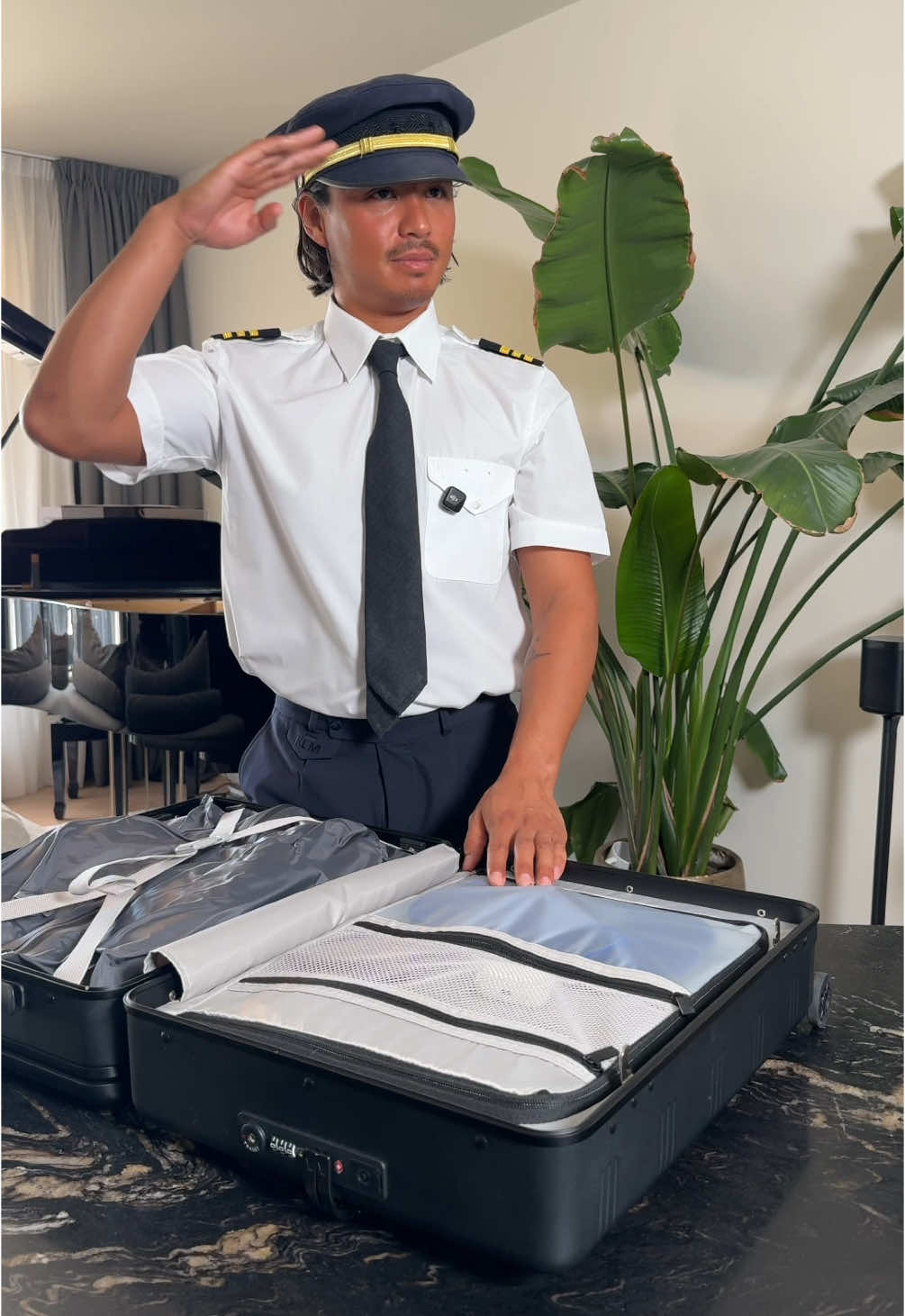 Pilots choose Airback! ✈️ The NEXT suitcase, for those who travel smarter.  #pilot #travel #packing