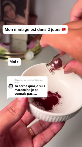 Réponse à @Nora Akar Fassi : le secret beauté transmis par nos mères Fait de poudre de coquelicot et d'écorce de grenade, l'Akar Fassi est le produit que ma mère utilisait quand elle était petite. Aujourd'hui, je perpétue ce rituel avec vous. Ce trésor naturel s'utilise pour les pieds, les lèvres, les joues... Il rend la peau douce, le teint lumineux, apaise les peaux sensibles et réduit les irritations. Utilisable en masque, gommage, blush ou baume à lèvres. •Recette soin des pieds à l'Akar Fassi : • 1 c. à café de poudre d'Akar Fassi • 1 c. à soupe de savon noir 2 à 3 gouttes d'huile d'argan Mélange jusqu'à obtenir une pâte lisse, applique sur tes pieds, laisse poser 5 min, puis rince à l'eau tiède. Mon mariage approche... et je vous partage tous les secrets beauté transmis par ma mère, pour être prête de la tête aux pieds Abonne-toi pour ne rien rater : je vais bientôt vous montrer comment faire un baume à lèvres, un gommage, et plein d'autres soins maison inspirés des rituels marocains #fyp #pourtoi #weeding #mariage  #beaupied #soinmarocain #problemedepeau  #conseilbeaute #morrocan 