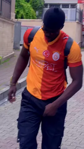 Tata Mbeur Ndiole mi niew na dé ✌️