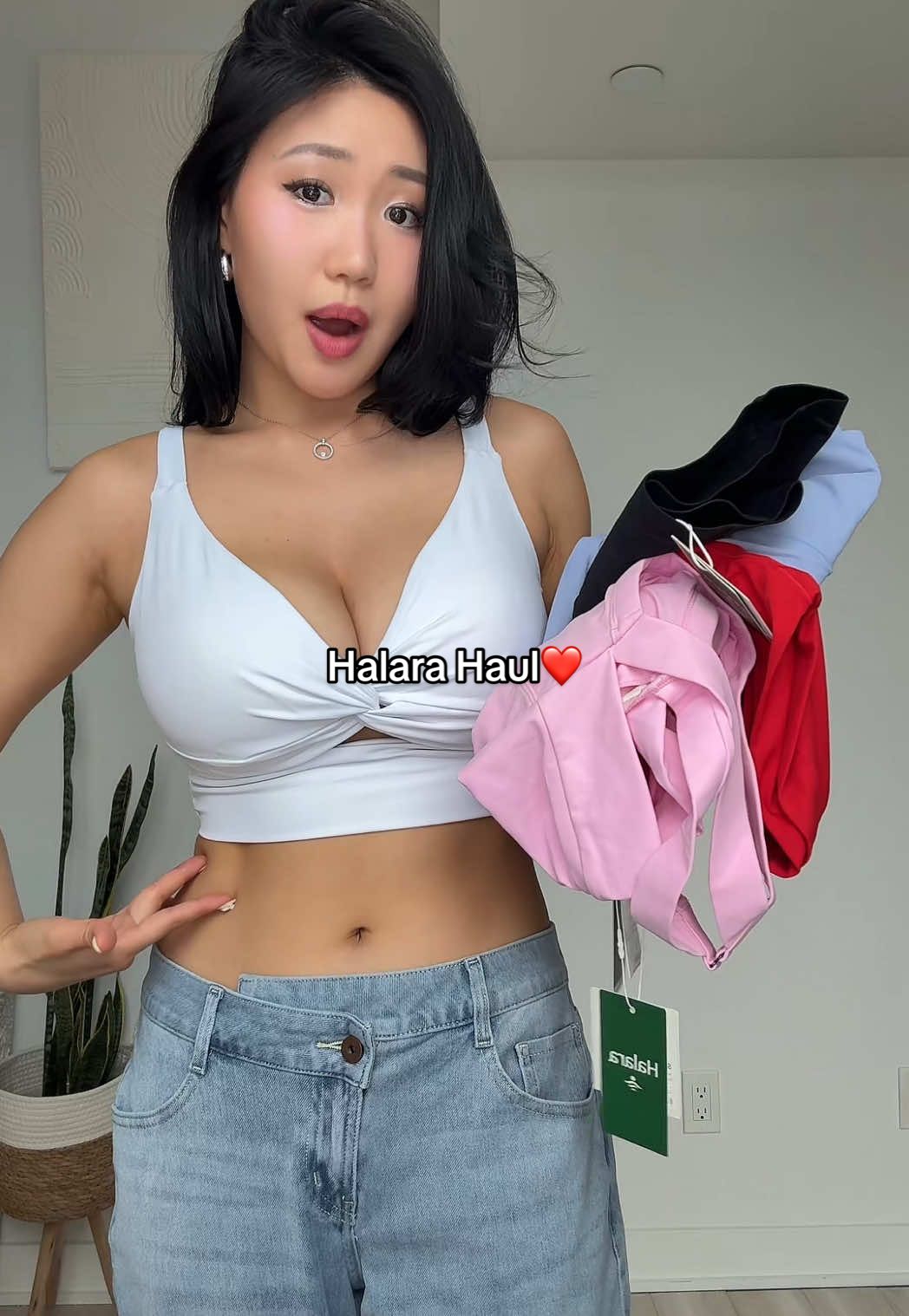 Honestly my favorite sports wear brand ❤️ @Halara_official  . . . #halara #sportswear #leggings #sportsbra #gymoutfit #GymLife #torontolife #torontoblogger 