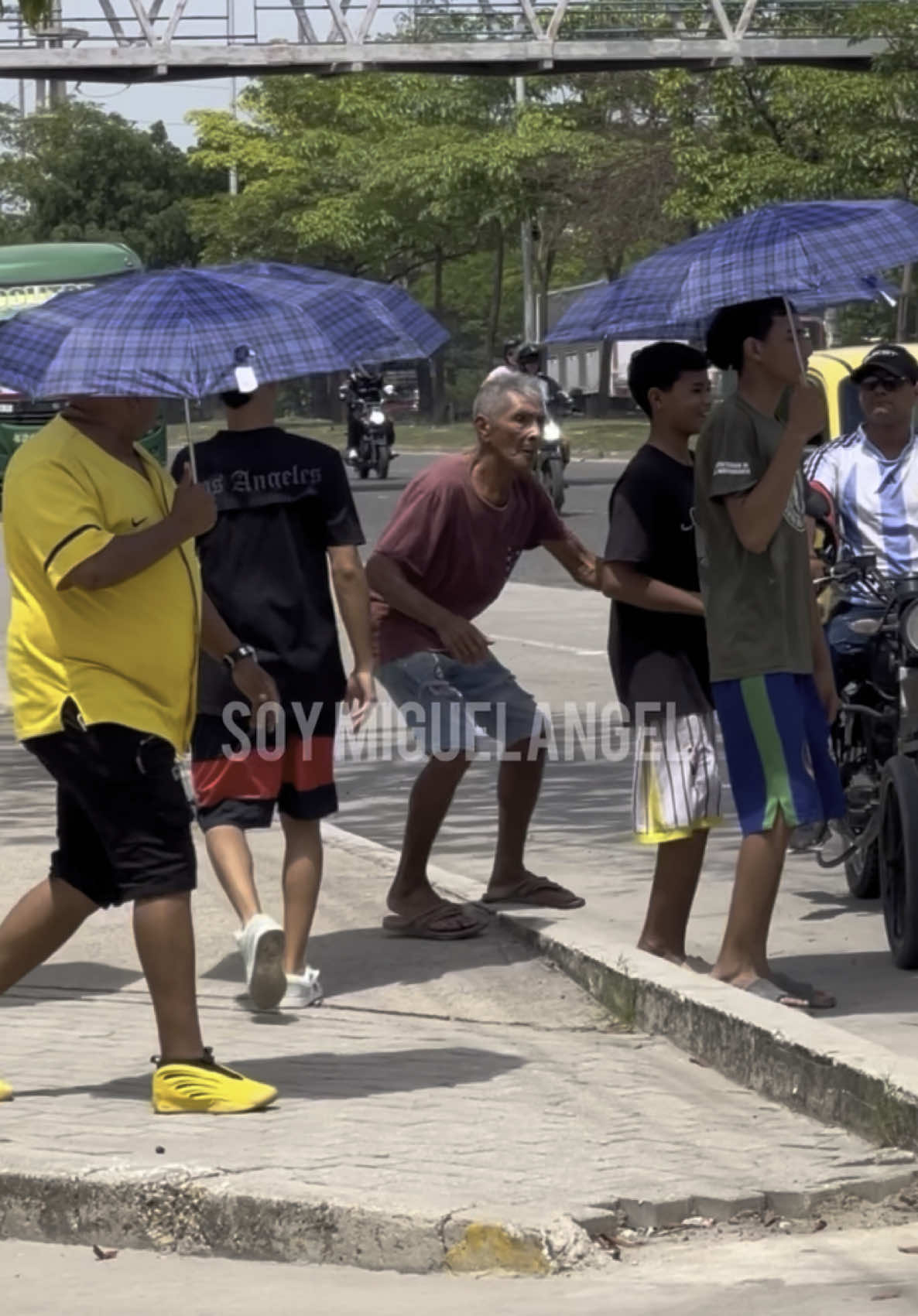 El paraguas ☂️ identico 