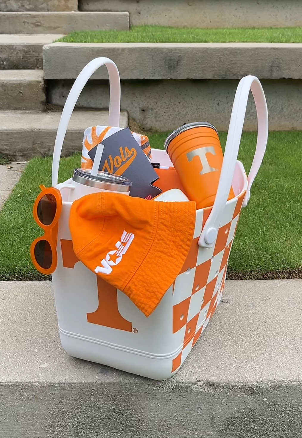 Beach ready with a bag full of must-haves! #volshop #govols🍊 #utk #vols #govolsgo 
