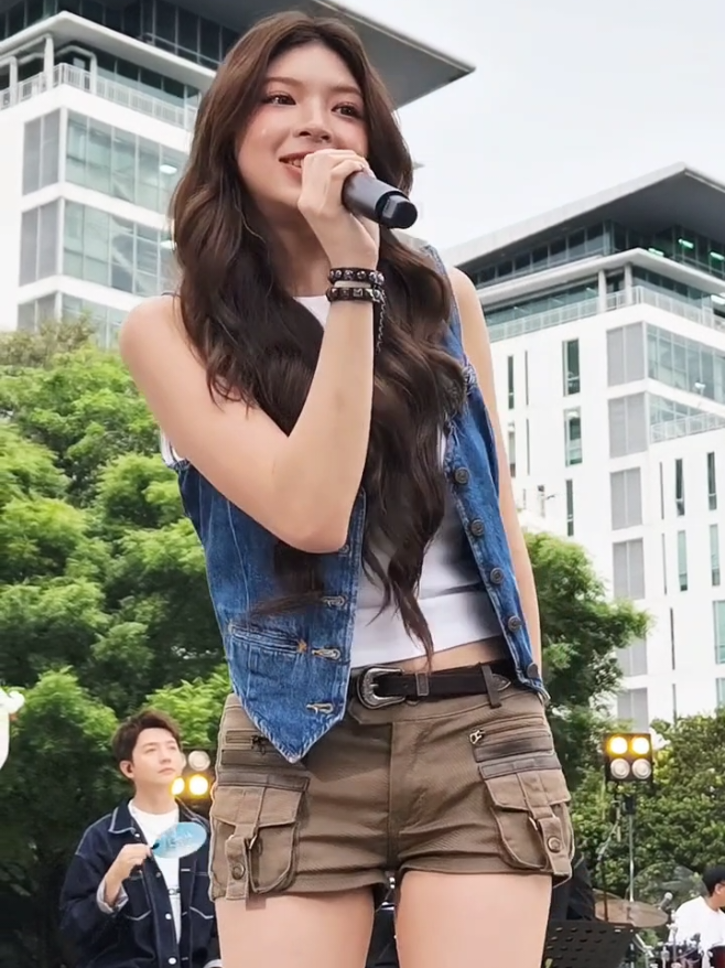 Shine shine my starrr ✨😚 #Elyn #elynleonggg #elyngen1es #Gen1es #W1NGs #idol #TheMusicJourney2 #音乐有你2 #fyp 