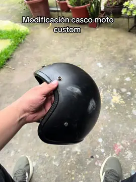 En esta página nos gusta modificar todo!! #custom #motobiker #biker #bikerlibre #helmet #bike #pintura #artista 