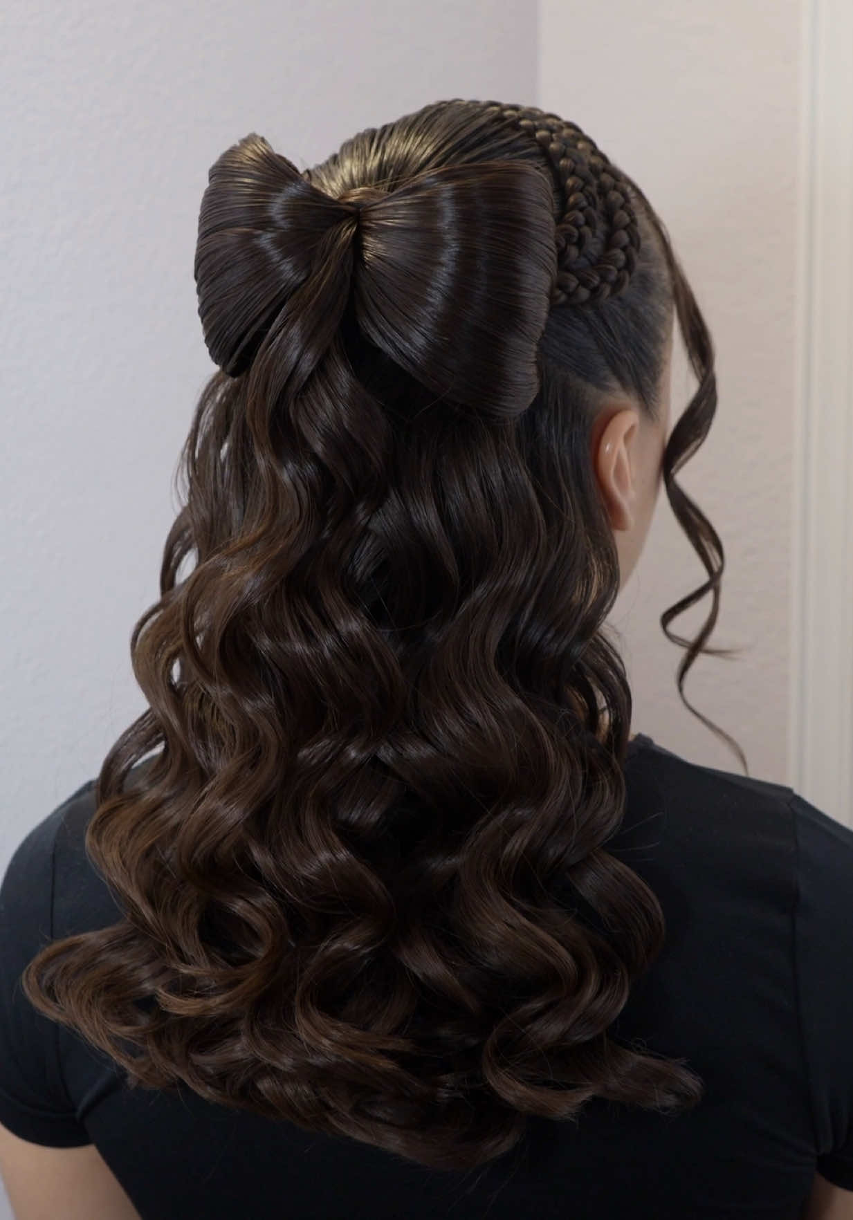 Tutorial de peinado profesional con moño 🎀 Aprende a peinar paso a paso con mis videos ✨ ¿Para quién harías este tutorial de peinado con moño: clienta, hija o sobrina? 👀 #TutorialDePeinado #PeinadosProfesionales #HairTok   #AprendePeinados #EstilistasTikTok #PeinadoraPro #tutorialmoño 