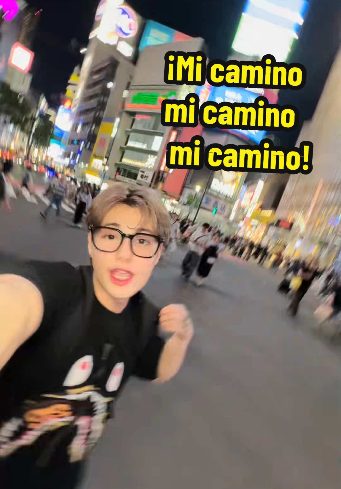 Siguiendo mi camino mi camino mi camino mi camino ninja en Japón! 😈 #oniichan #humor #otakulife #destacame 