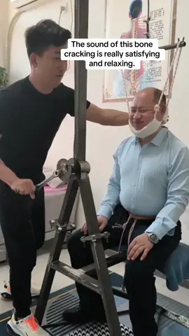 Wait… this dinosaur-looking machine actually helps your spine? #asmrchiropractic #asmr #spinaltreatment 