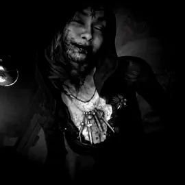 Shake it to the max 🪰 #CASSANDRA #re8 #residentevil8village #resudentevilvillage #RE #edit #horrorgame #fyp #viral #shakeittothemax #cassandradimitrescu #dimitrescudaughter #residentevil #fly #vampire 