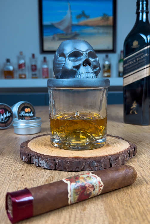 No words needed.. #cocktails #drinks #whisky #whiskey #smoky #oldfashioned 