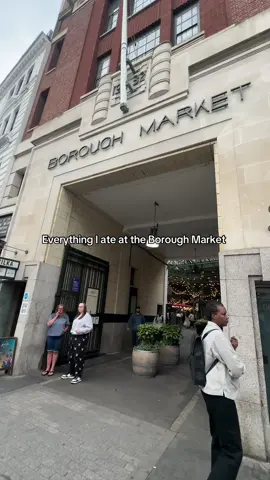 I’ll be dreaming about that sandwich 🤤 #borough #boroughmarket #boroughmarketfood #boroughmarketstrawberries #boroughmarketmusthaves #everthingiateatborougmarket #londonfood #londontiktok #londontravel #londonfoodguide #londonfoodreview 