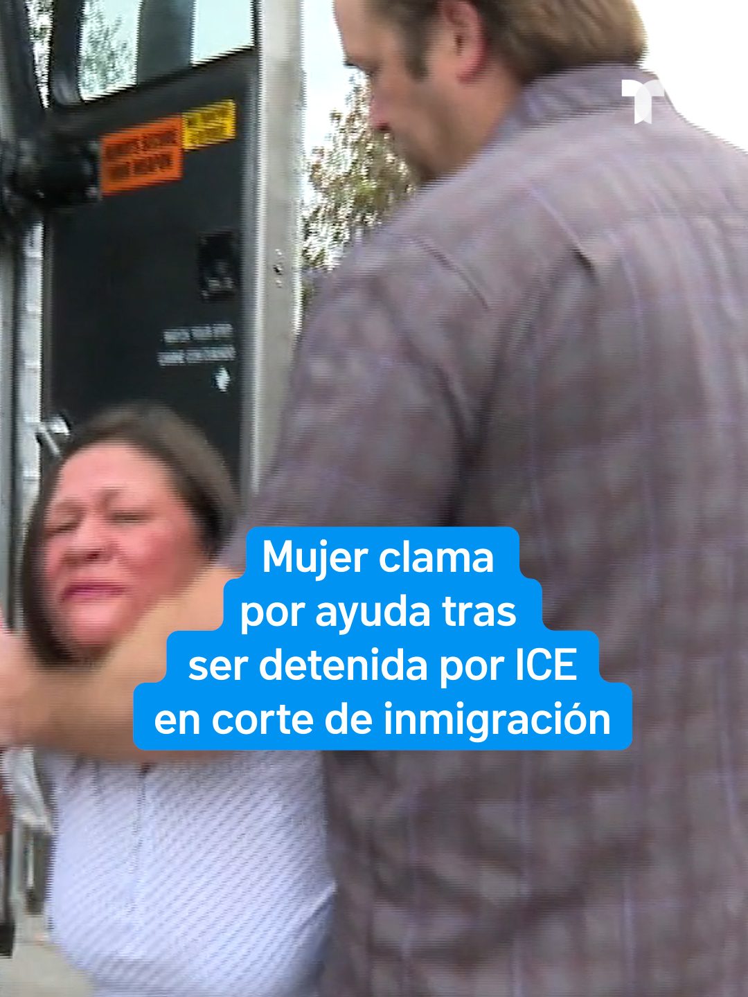¡Ayúdenme!”: mujer pide auxilio tras ser detenida al presentarse en corte de inmigración Oficiales del Servicio de Inmigración y Control de Aduanas de Estados Unidos (ICE, por sus siglas en inglés) continúan este jueves las detenciones en una corte en el centro de la ciudad.