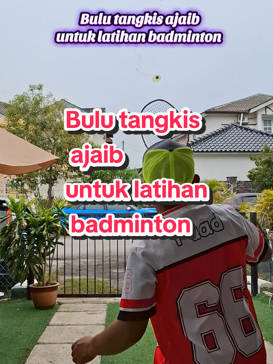 Shuttle bulu tangkis ini direka khas sebagai alat latihan badminton perseorangan yang praktikal. Ia menggunakan getah elastik yang dilekat dan digantung di tempat tinggi, membolehkan shuttle kembali setiap kali dipukul. Dengan lampu terbina, ia sesuai digunakan siang atau malam, membantu tingkatkan fokus dan kemahiran. Getah elastik untuk shuttle kembali sendiri Boleh digantung di tempat tinggi Ada lampu terbina untuk latihan malam Pemain badminton perseorangan Jurulatih badminton Remaja dan dewasa yang ingin berlatih sendiri #BadmintonMalaysia #LatihanBadminton #AlatSukanDIY #ShuttleTrainer #BadmintonMalam 