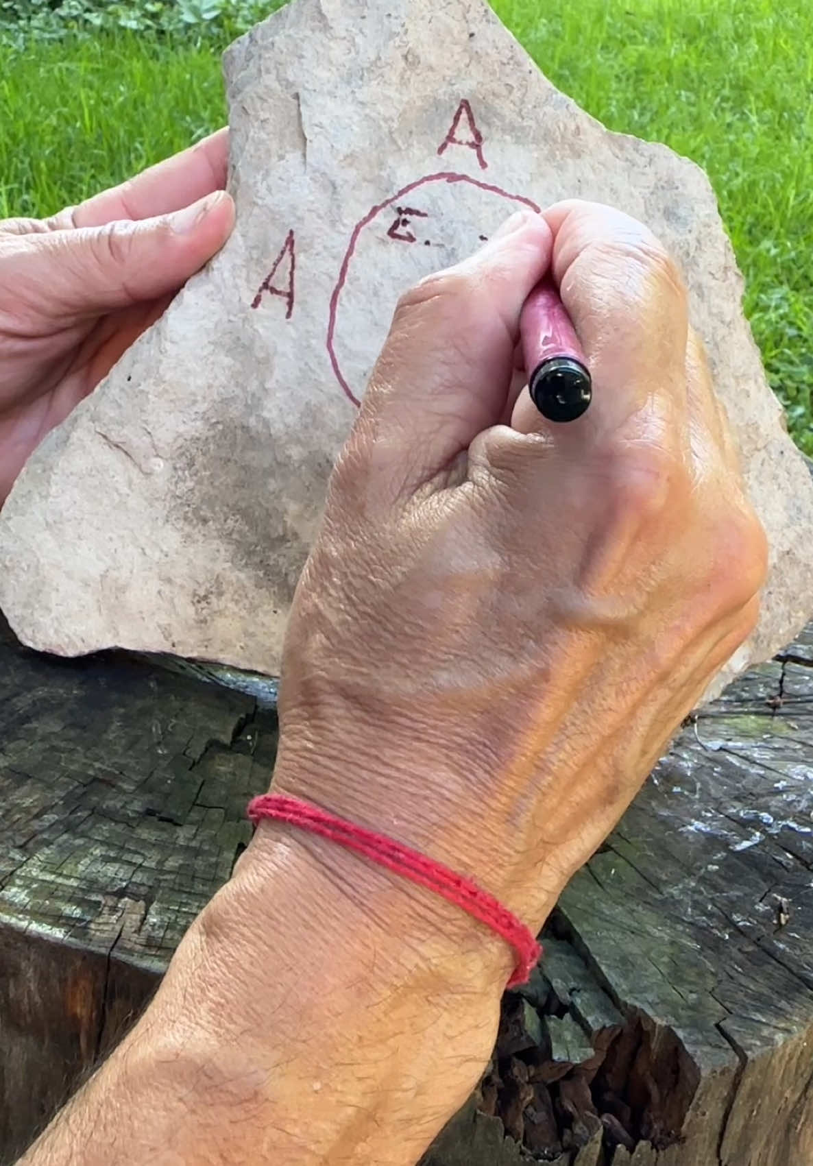 Haz este talismán para proteger a tus seres queridos. #suerte #fortuna #abundancia #proteccion #magia #buenasuerte #ritual #conjuro #talisman #salud #magiamedieval 