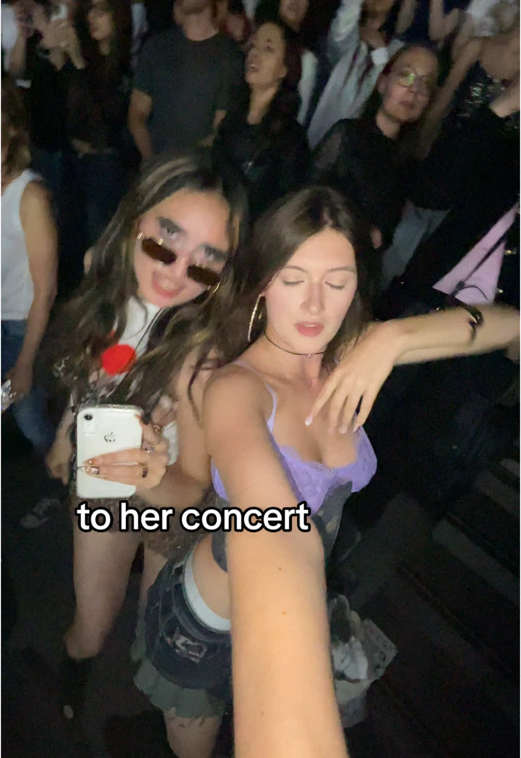 !! FAKE BODY !! @emilie @tate mcrae #paris #tatemcrae #misspossessive #concert #outfit #tour #transition 