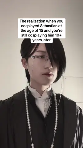 Same hobbies then same hobbies now ig #blackbutlercosplay #blackbutler #kuroshitsuji #kuroshitsujicosplay #sebastianmichaelis #sebastianmichaeliscosplay 