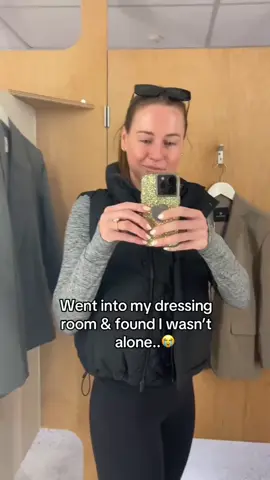Doggo wanted see the fit 😂@itgirl (Via:Jennymedary/ig)