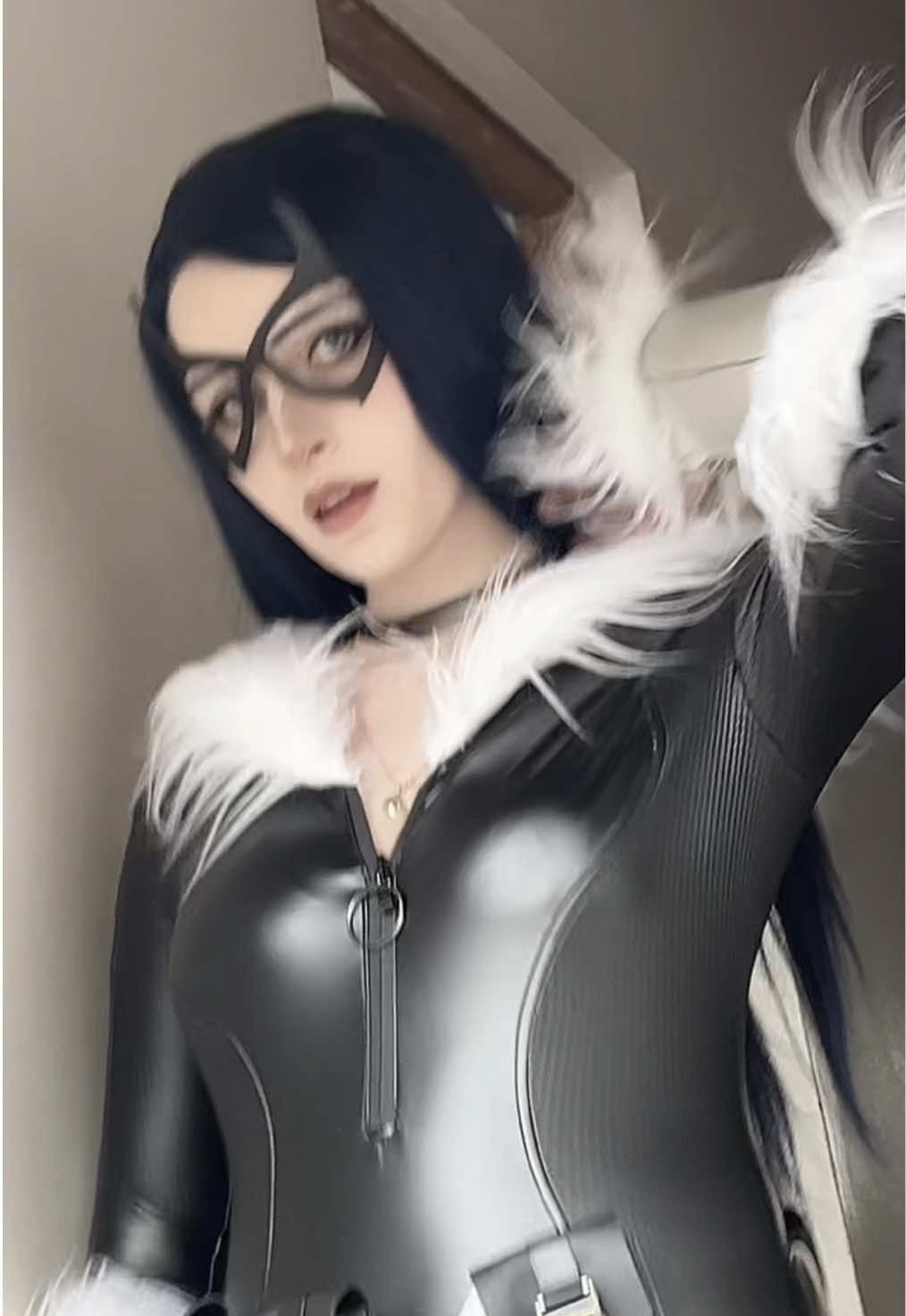 no one asked but we deliver you this 👍🏻 @hiinaa.cos #caitvi #spiderman #blackcat #cosplay