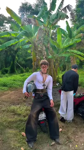 proof that the location is just as important as the outfit 
