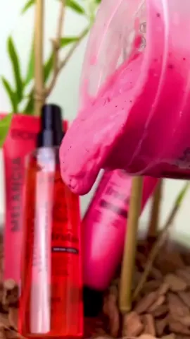 O Kit Presente Spa Banho Porán é perfeito para cuidados diários!  Ele inclui: •  1 Esfoliante de 240g  •  1 Sabonete Líquido de 145g  •  1 Hidratante de 145g  •  1 Body Splash Desodorante *Preço especial no TikTok Shop: ##TikTokShopchegou##creatorsearchinsights##CompreAgora##compreagoratiktok##bodysplash