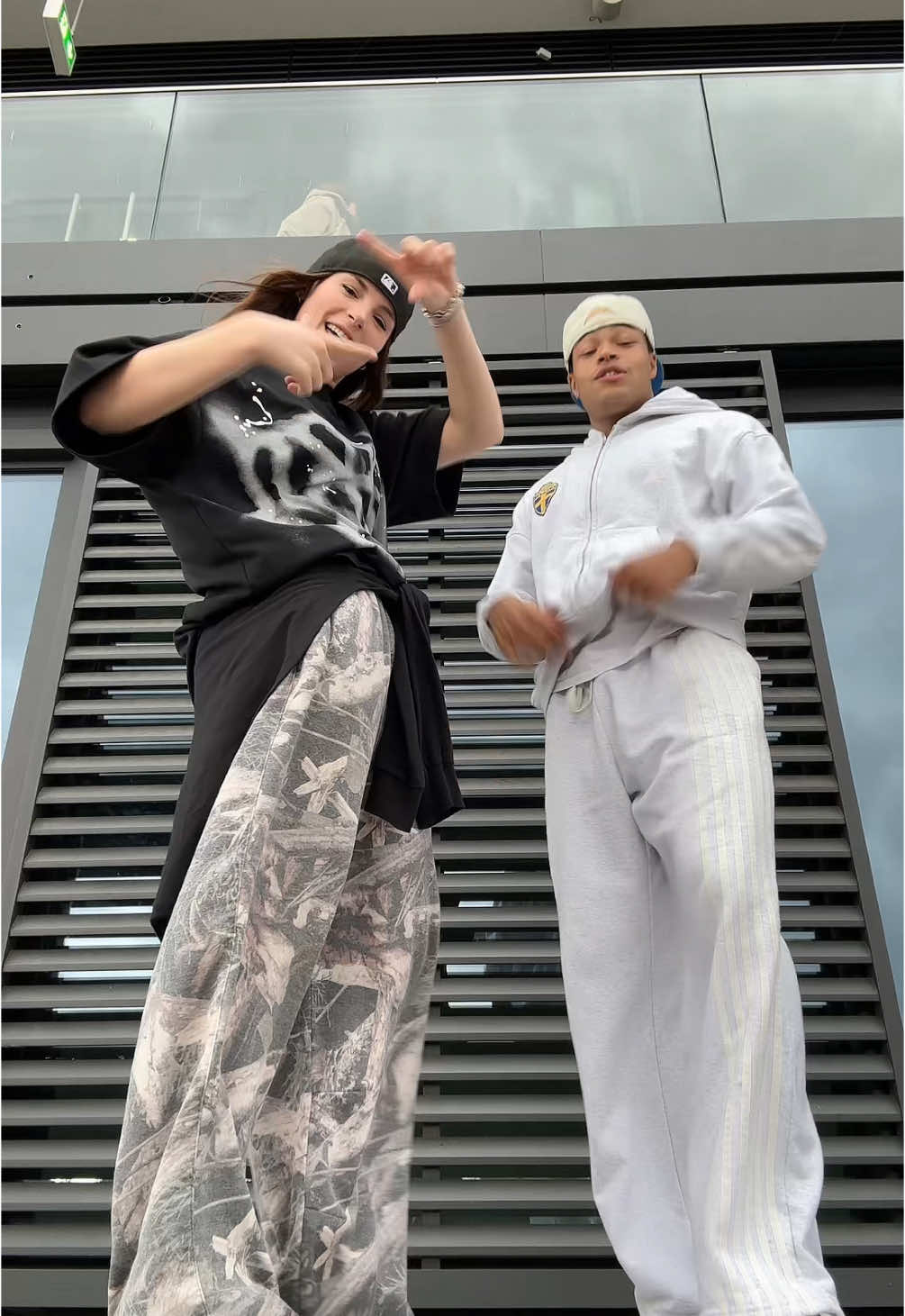 picture that 📸 dc: @Vontz🧊👣 w. @m.alco.m #fy #fyp #dancers #dancechallenge #berlin 