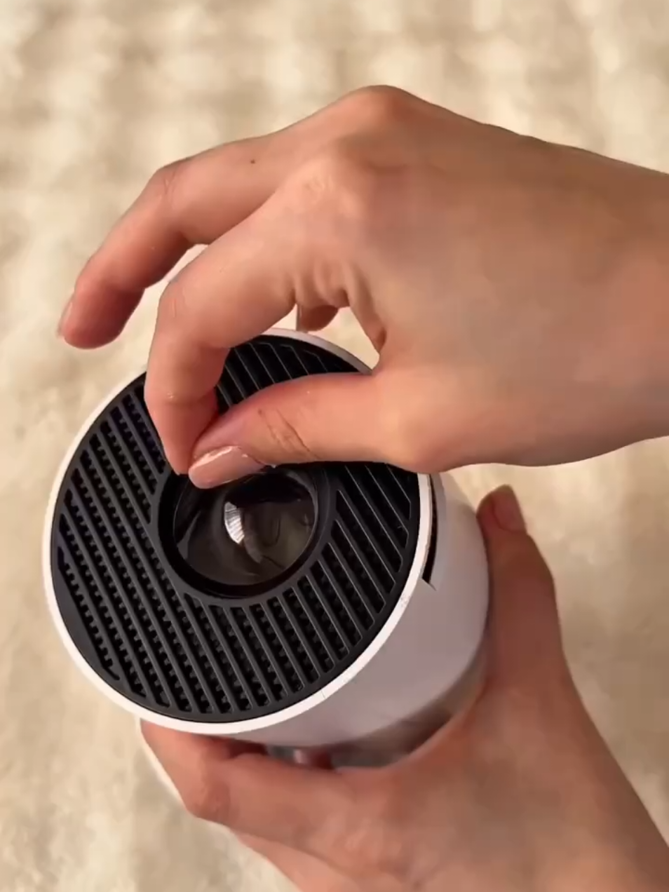 Até que enfim achei um bom e barato.  #comprinhaonline #retroprojetorportatil #acheinashopee 