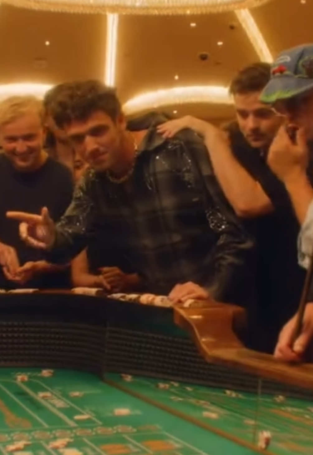 going “MAD” for this collab ❤️ @Martin Garrix @LAUV watch the video + stream now