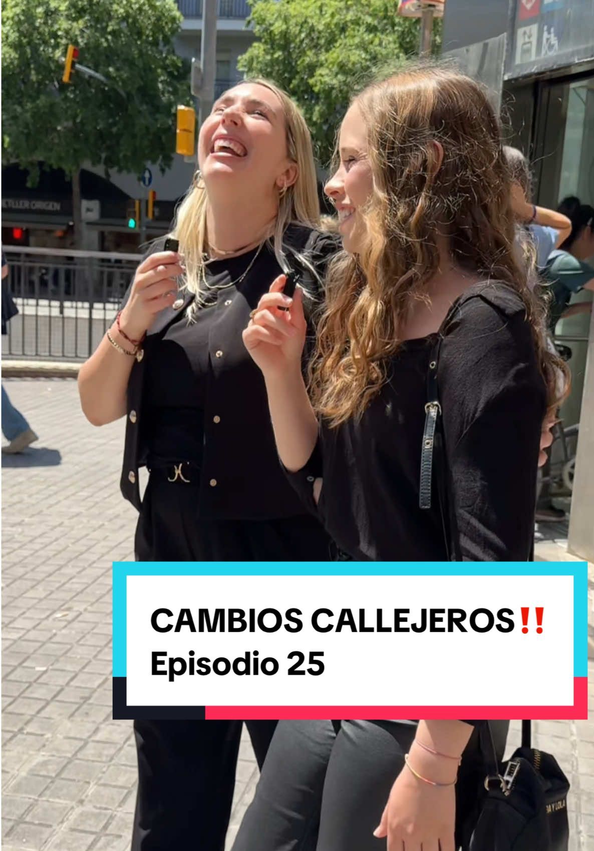 ✨EPISODIO 25 - hoy hemos salido a la calle y nos hemos encontrado con Mariana y la hemos convencido para hacerse un balayage rubio super delicado✨♥️ ¿Qué os parece el cambio de look?¿Os gusta como le sienta?🤔 #morenoiluminado #morenailuminada #cambiosdelookcallejeros #cambiosorpresa #balayage #blondebalayage #blondehair #balayagehair #balayageexpert #hairstyle  #blondehighlights #balayagehair #mechas #mechasrubias #mechasbalayage #pelorubio #peluqueria #peluqueriabarcelona #balayagebarcelona #blondehairstyle #hairtransformation #beauty #fashion #cambiodelook #hairchange #peluqueros 