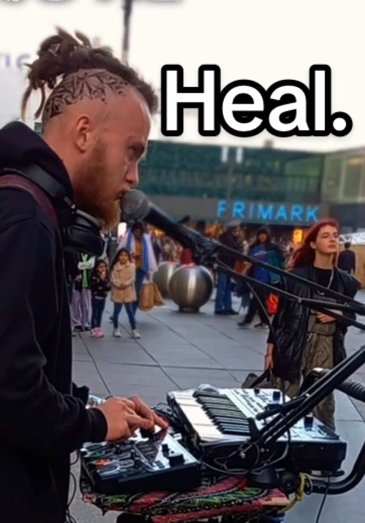 This Saturday (30st of May) at Alexanderplatz again - Two years later:) — Song: Gray Contrast - More Love (Alexanderplatz Live Version) #onelove#healingmusic#trance#fredagain#livelooping#loopstation#trance#berlin#streetmusic#busking#dubfx  
