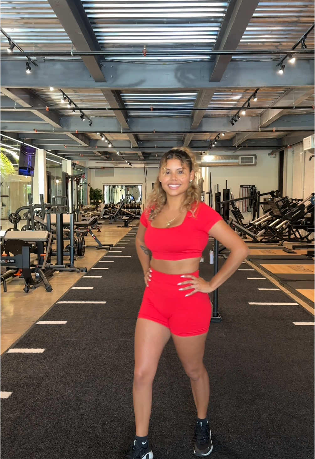 Obsessed with this red set ❤️‍🔥 Suuksess got me snatched, squat-proof and ready to chase those gains. CODE: TIFFXFFIT20 • • • #GymTok #gymmotivation #gymgirls #suuksess #gymfit #fyp #tiffxhndz 