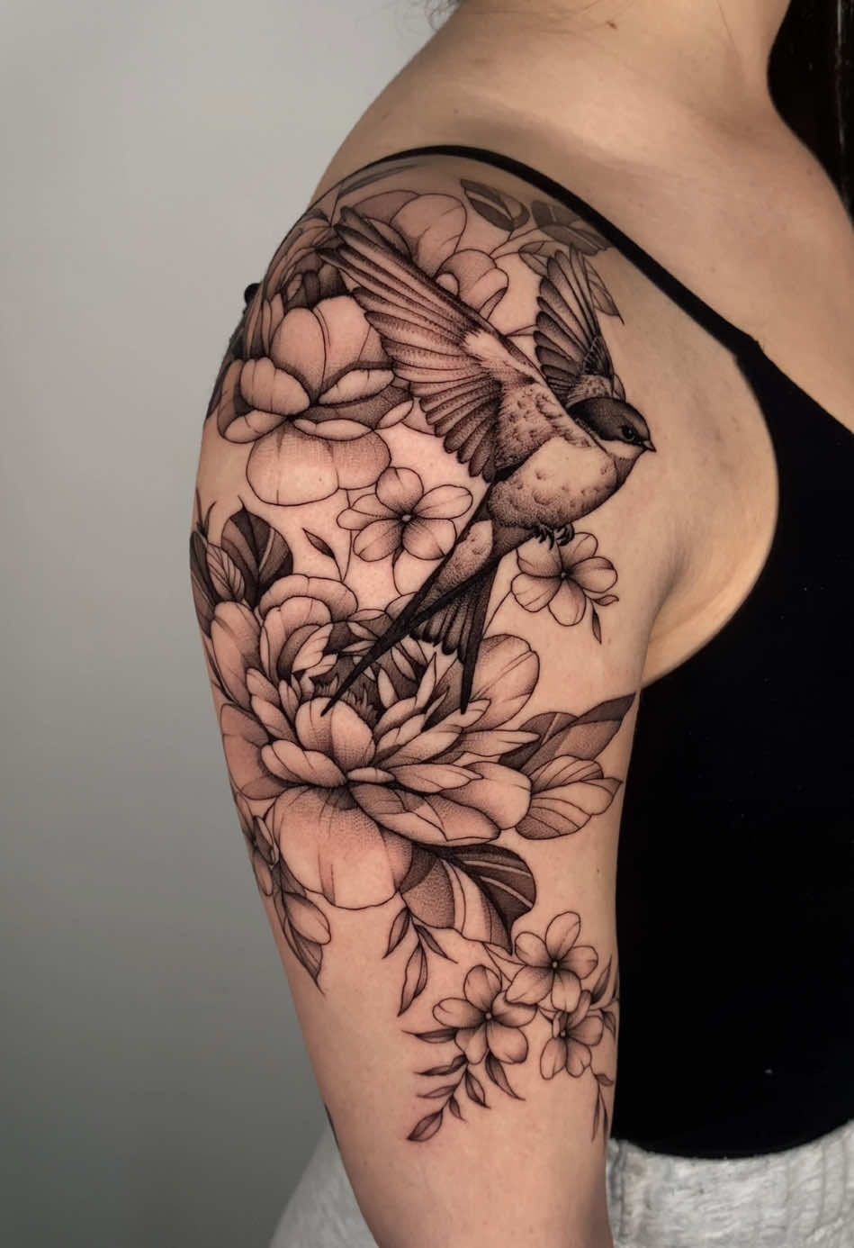 Nunca me cansaré de hacer flores ❤️‍🩹  #blackworktattoo #blackwork #tattoo #tattooideas #tattooartist #CapCut #flowerstattoo 