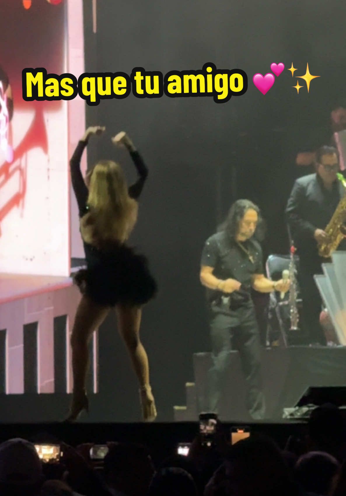 Me gustas tanto, me enloqueces Y no lo puedo ya ocultar En todos lados te apareces Como ilusión en mi mirar Concierto MÁS cerca de ti SLP 2025 @Marcoasolis #comofuiaenamorarmedeti #buki #mascercadeti #mascercadetitour2025 #marcoantosolis #marcoantoniosolis #conciertomarcoantoniosolis