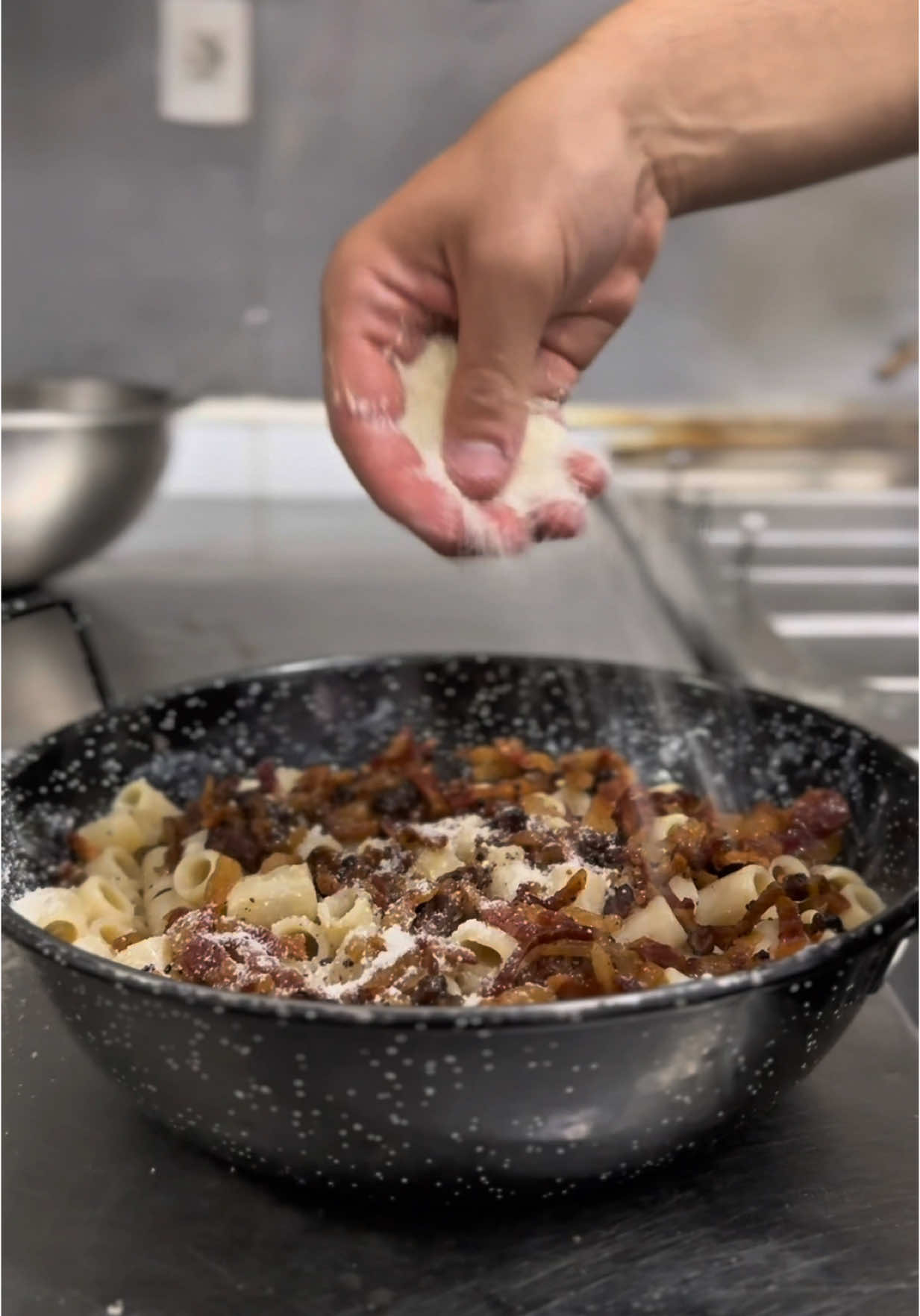 Un angolo d’Italia nel cuore di Tenerife 🇮🇹☀️ –  @Bistro108  Nel pieno di Los Cristianos ho scoperto un vero angolo d’Italia: Bistrot 108! 🇮🇹✨ Carbonara cremosa, amatriciana saporita, babà soffice e profumato, e un caffè napoletano che ti fa sentire a casa ☕🍝🍰 Un’esperienza autentica per chi ama i sapori veri della tradizione italiana. Se passi da Tenerife, non perdertelo! 📍 Bistrot 108 – Los Cristianos, Tenerife #tenerife #loscristianos #cucinaitaliana #restaurant #food #carbonara #italia #napoli 