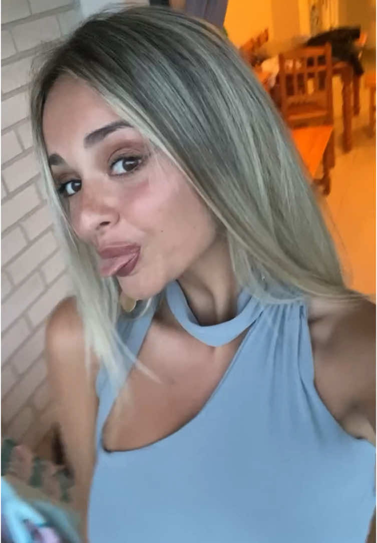 Bebe rubia la cerveza pa acordarse de su pelo