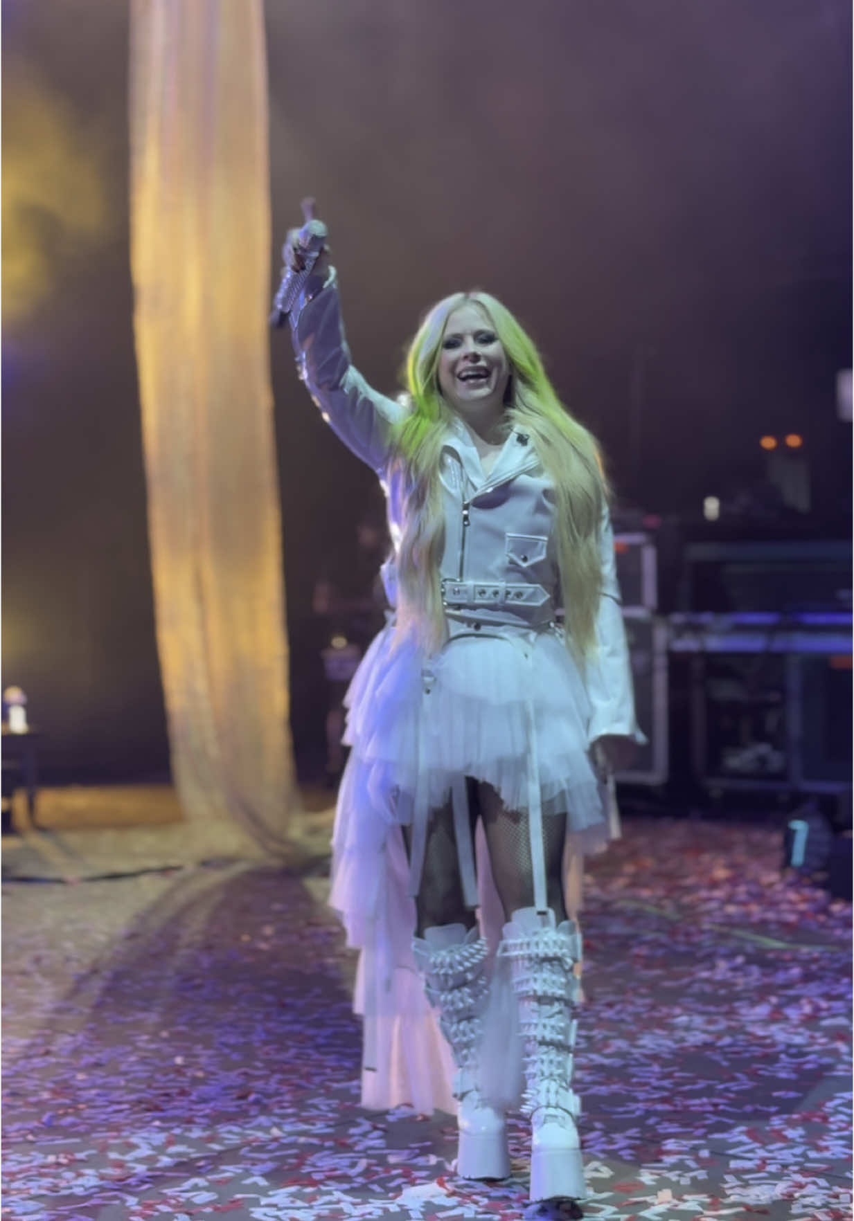That I’m With You moment in Saratoga? Goosebumps. Tears. Unity. Perfection. 💫🎤  @Avril Lavigne 