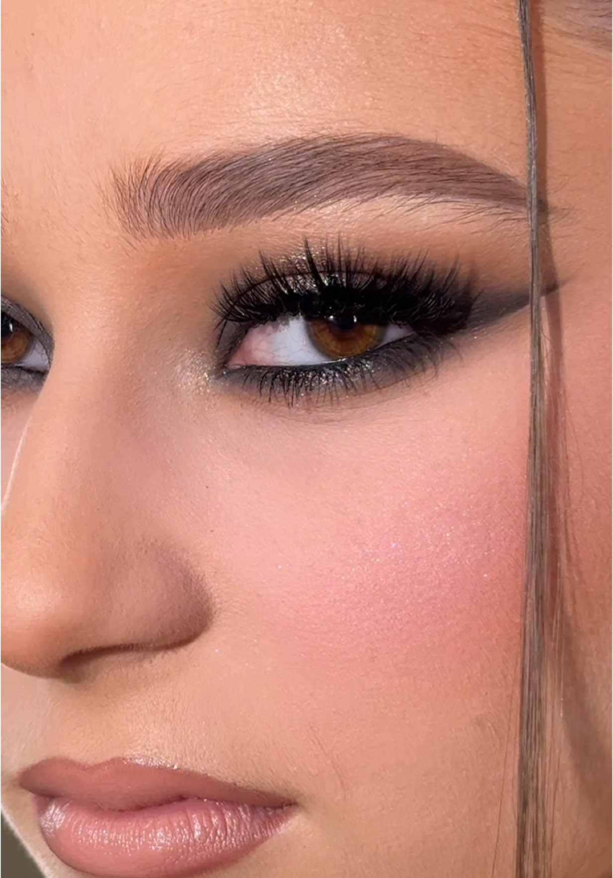 Cool toned smokey! Nje ide per maturantet e 2025! Hair: @Nikoleta Kola Beauty   #matura2025 #prommakeup #prom25 #makeupsrtist #sageri #sagerimakeup #makeuptutorial 