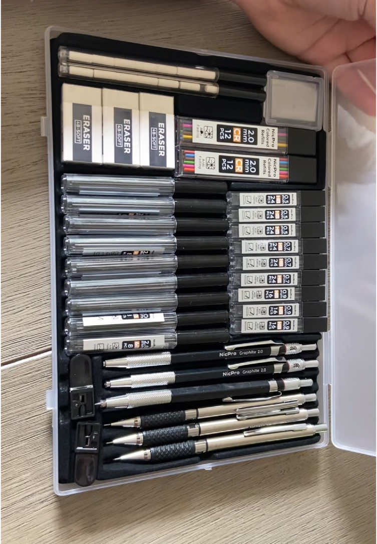 New pencil setttt sorry I couldn’t link it. #mechanicalpencil #mechanicalpencilset #artist #artsupplies #newartsupplies #artmoots? #art #teenartist 