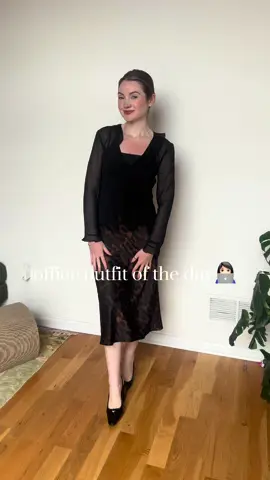 loving this top for the warmer days 🌱 #OOTD #ootdfashion #corporateoutfit #corporategirlies @Aritzia @RAILS @Coach 