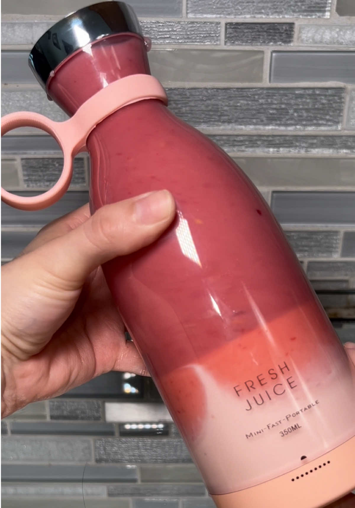 Raspberries 🍓🍓 #freshjuice #smoothie #milkshake #portableblender #miniblender #foryoupage #blenderbottle 