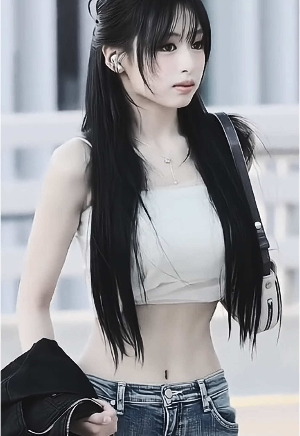 Ahyeon looks way thinner now #fyp #foryoupage #viral #wlkpopacc #wlmotivation #bodygoals #skinny #ed #ahyeon #fakebodyy⚠️ #tiktokponmeenparati #noflop 