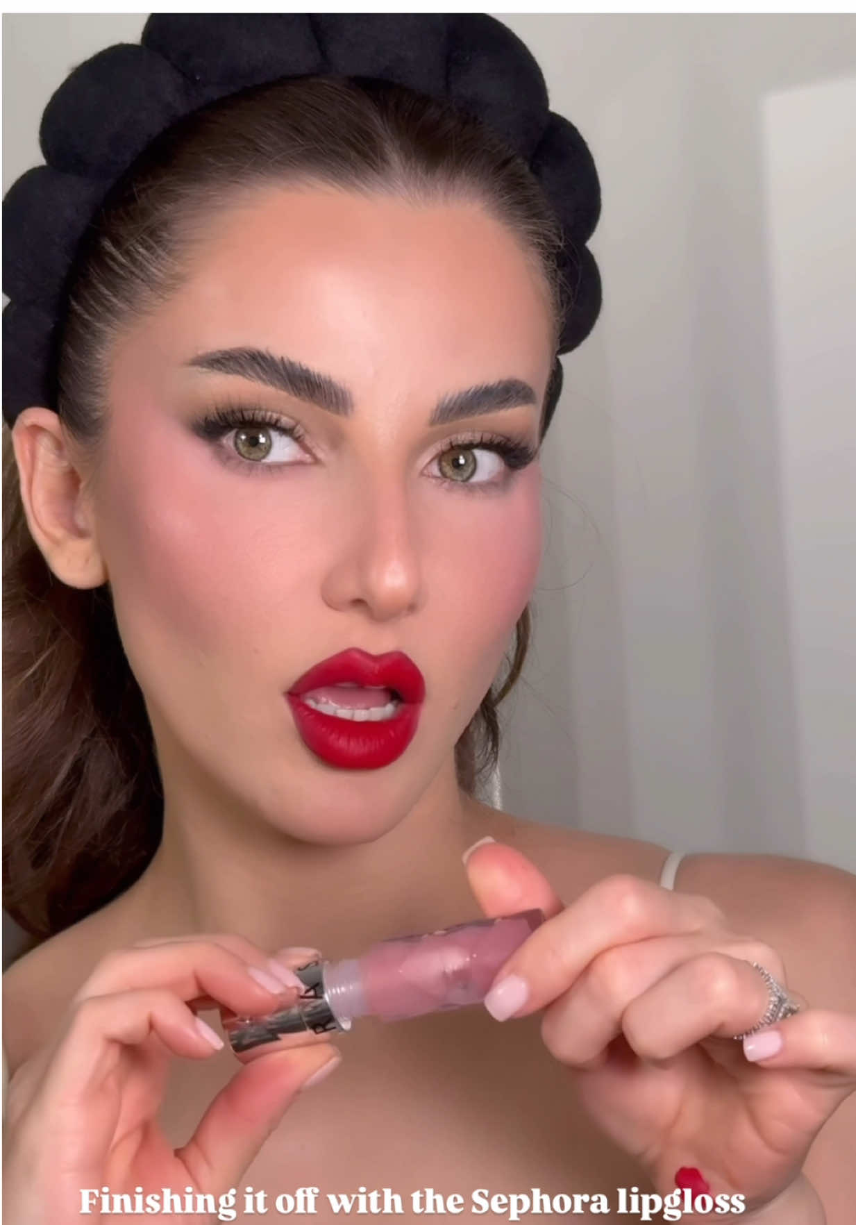 +100k views on insta❤️ red lipstick tutorial تتوريال الحمرة الحمرا💋 #redlipstutorial #redlipstick #حمرة #روج #grwm #تكتوك_العرب 